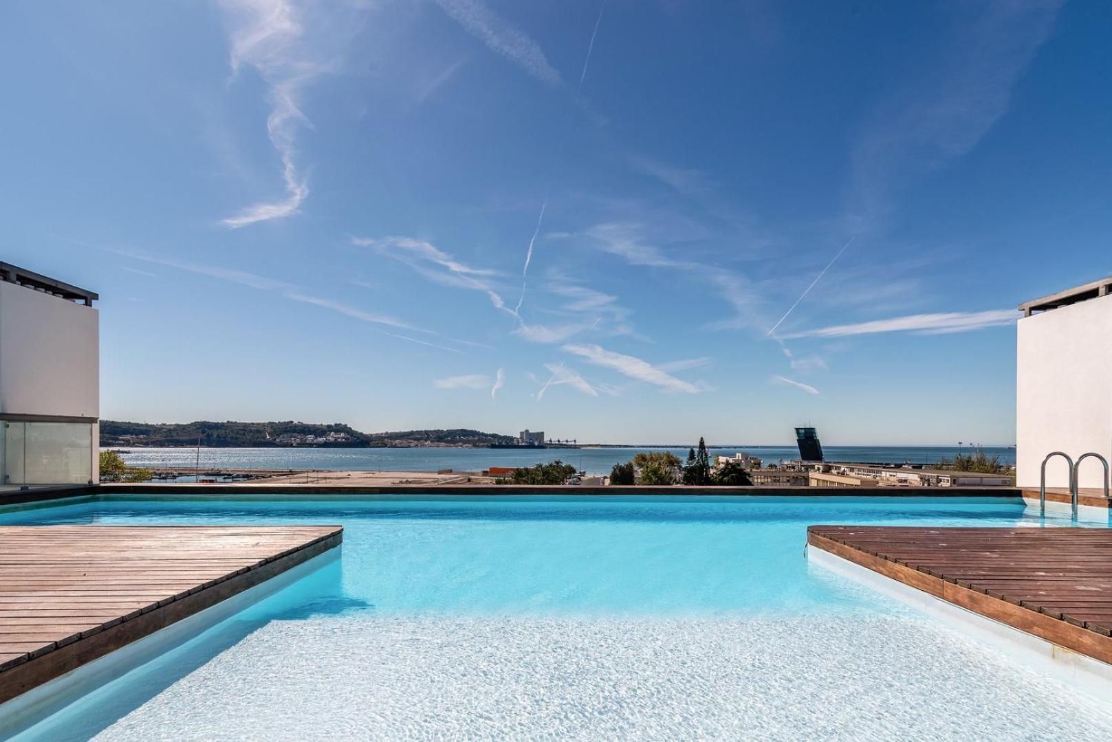 Guestready - Apt With Stunning Rooftop Pool Apartment